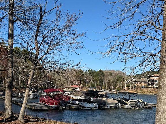 3rd image of 3112 Lake Pointe Dr