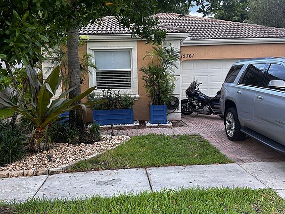 4th image of 15761 NW 4th St