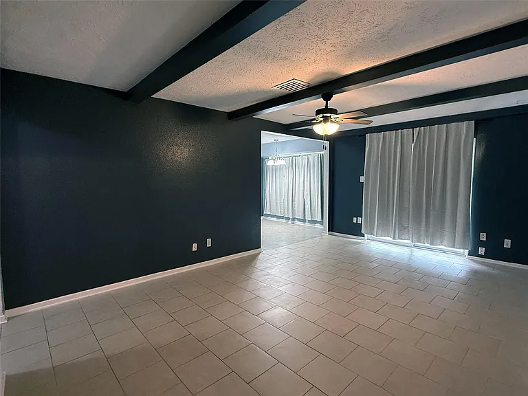 10519 Kirkglen Dr — Photo 3