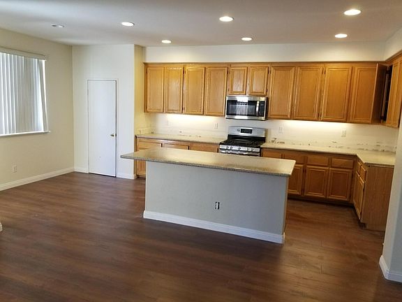 5th image of 26716 Peachwood Dr