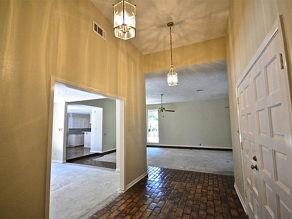 5th image of 3319 Deerwood Ln