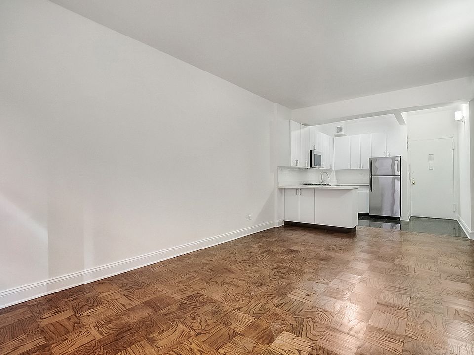 2nd image of 235 W 22nd St #V6