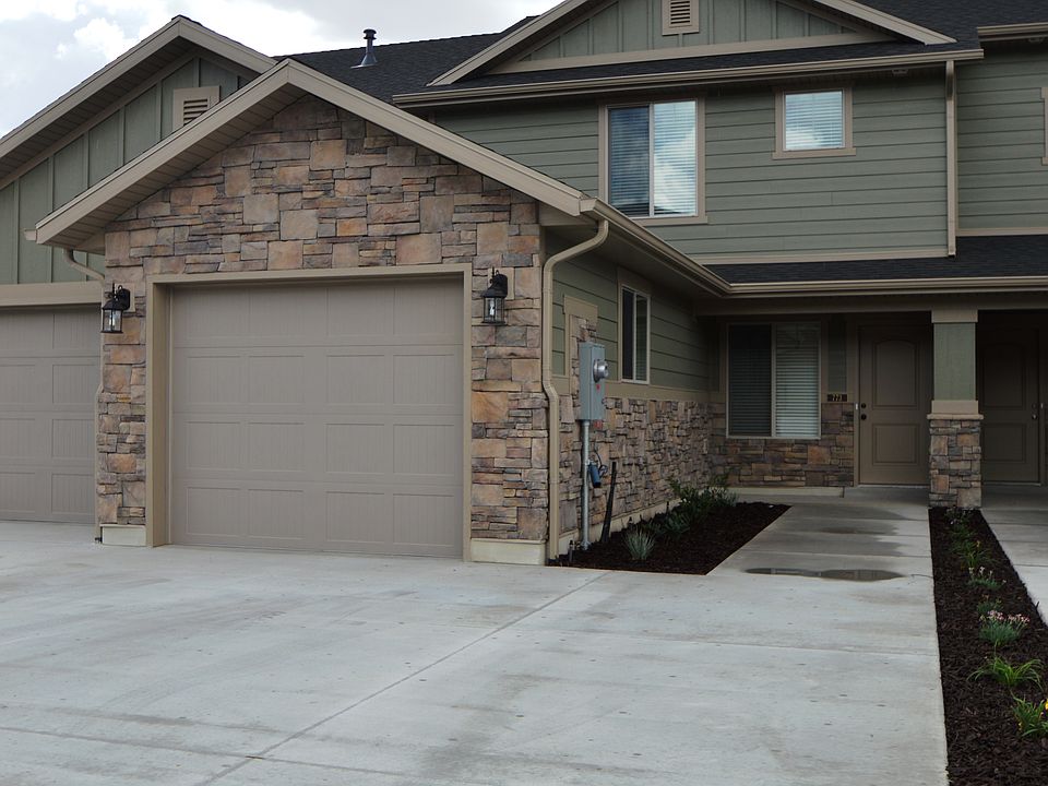 AMAZING NEW TOWN HOMES!