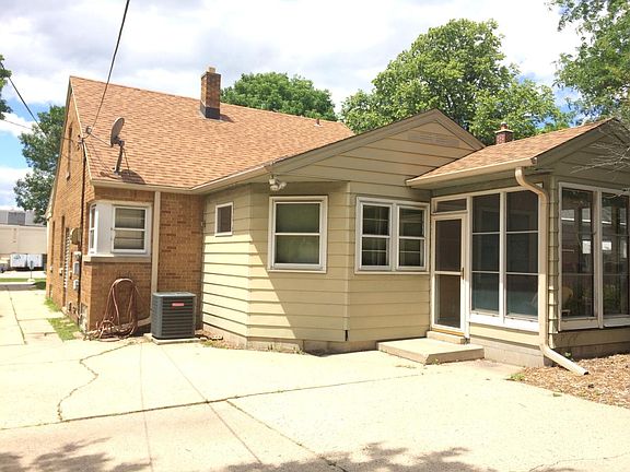 2nd image of 5742 N Lydell Ave