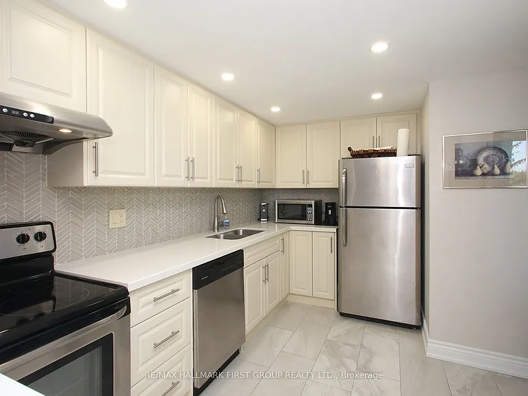 20 Dean Park Rd #505 — Photo 8