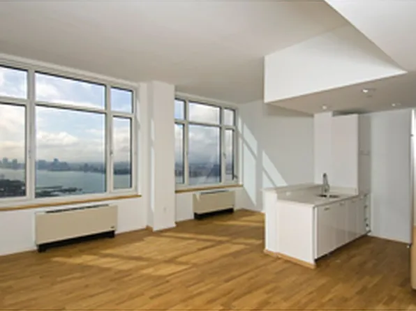 635 W 42nd St APT 24H, New York, NY 10036