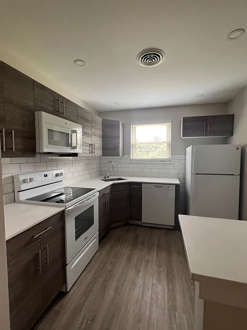 Hillside Apartments — Photo 2