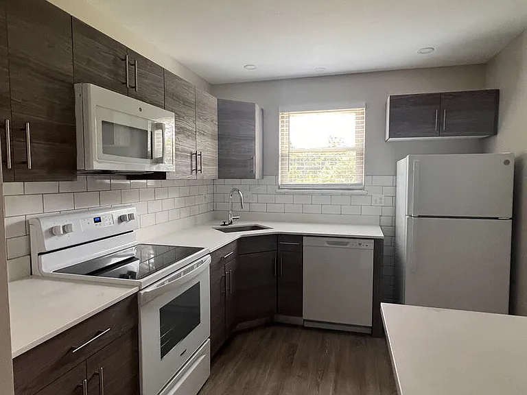 Hillside Apartments — Photo 2