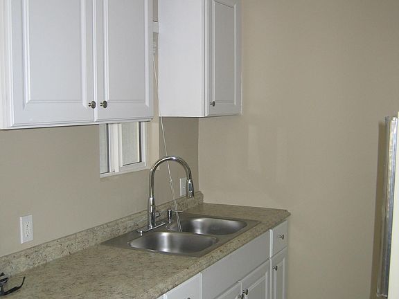 5th image of 717 1/2 S Magnolia Ave