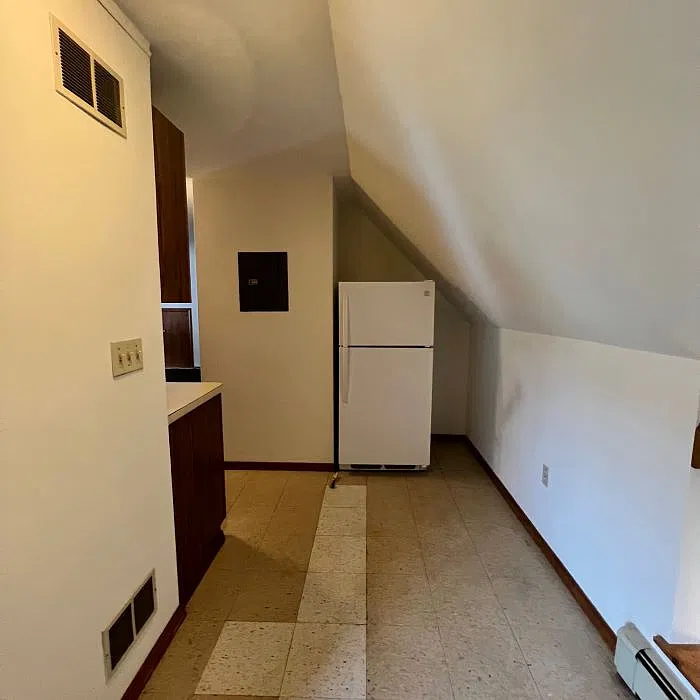 2 bed, 650 sqft, $2,100 — Photo 2