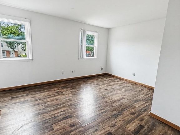 5th image of 465 Barrister Pl
