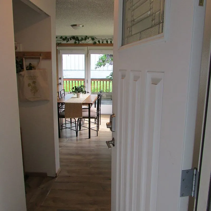 3 bed, 2.0 bath, 1147 sqft, $2,400 — Photo 3