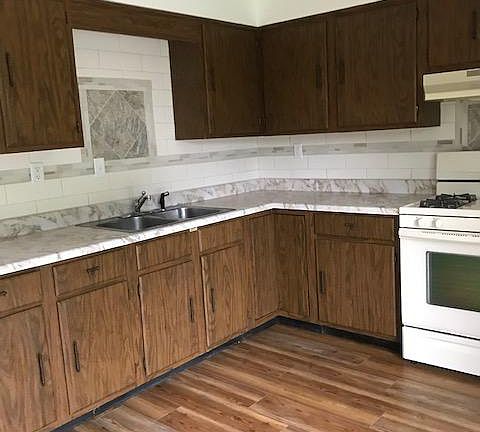 3rd image of 5558 Tulip Ave
