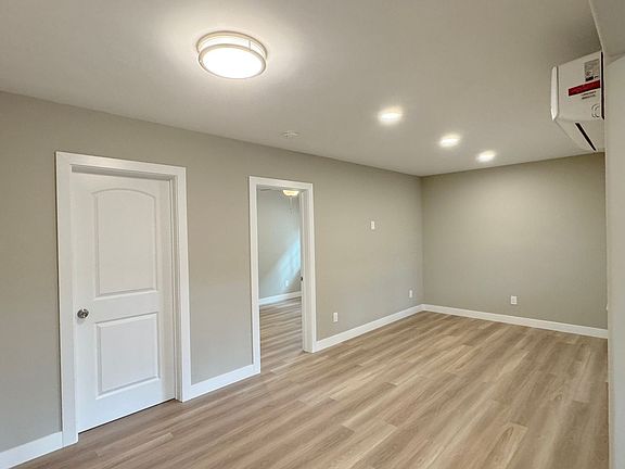 4th image of 13217 Park St