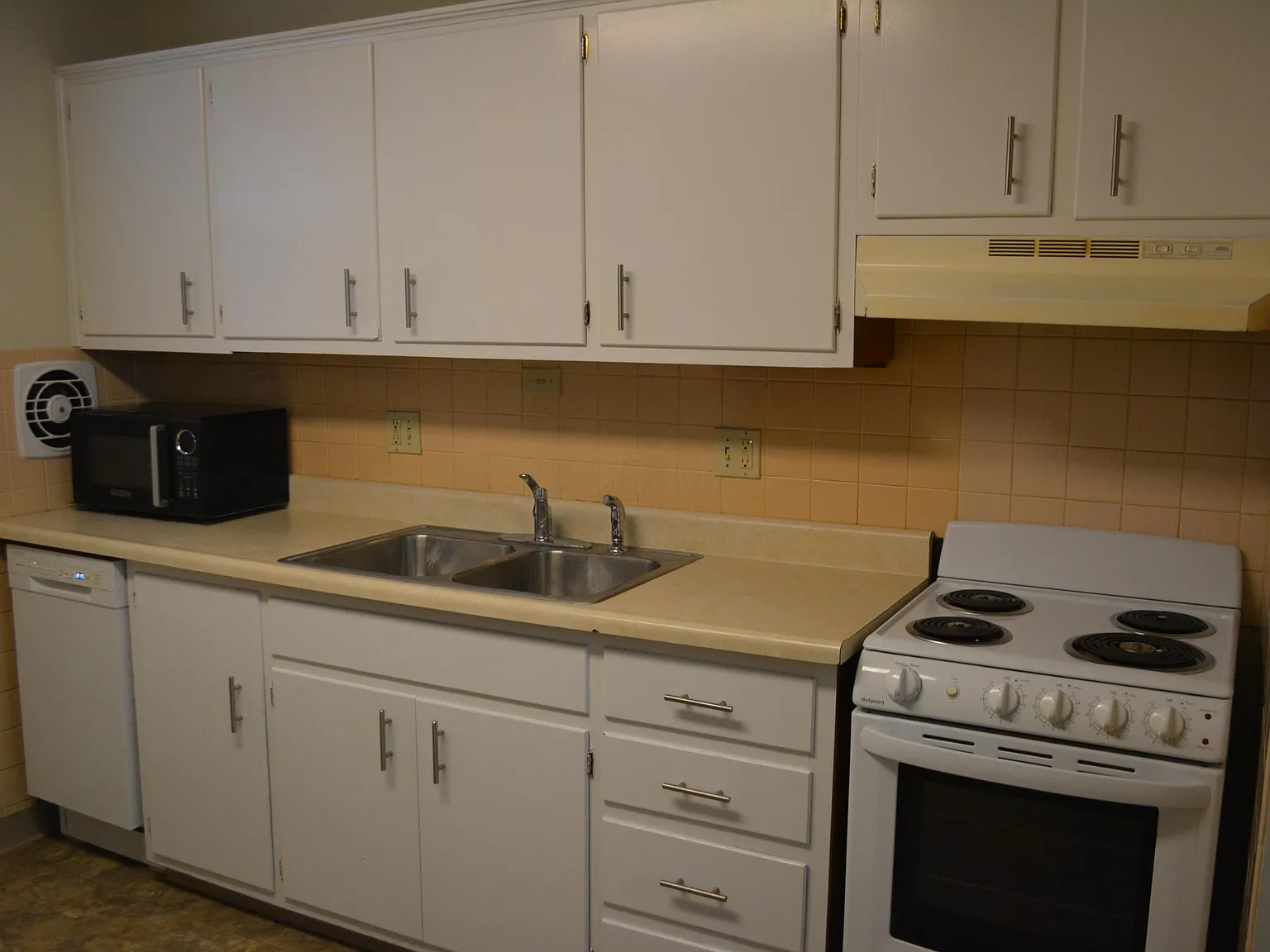 2 bed, 3364 sqft, $1,195 — Photo 4