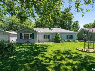 810 6th St, Colona, IL 61241