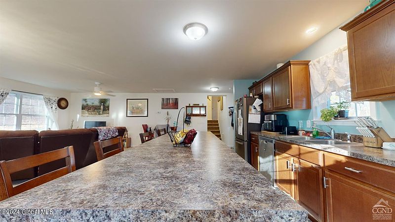 5th image of 86 Riverside Avenue