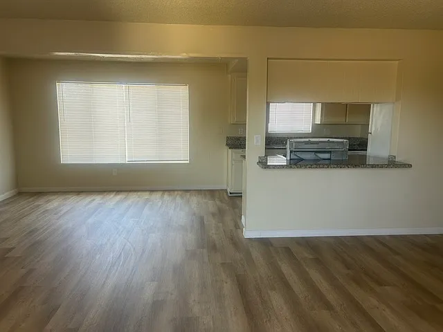 2 bed, 1.5 bath, 1124 sqft, $2,400 — Photo 2