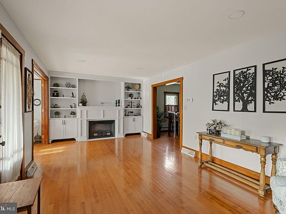 4th image of 451 Pine Swamp Rd