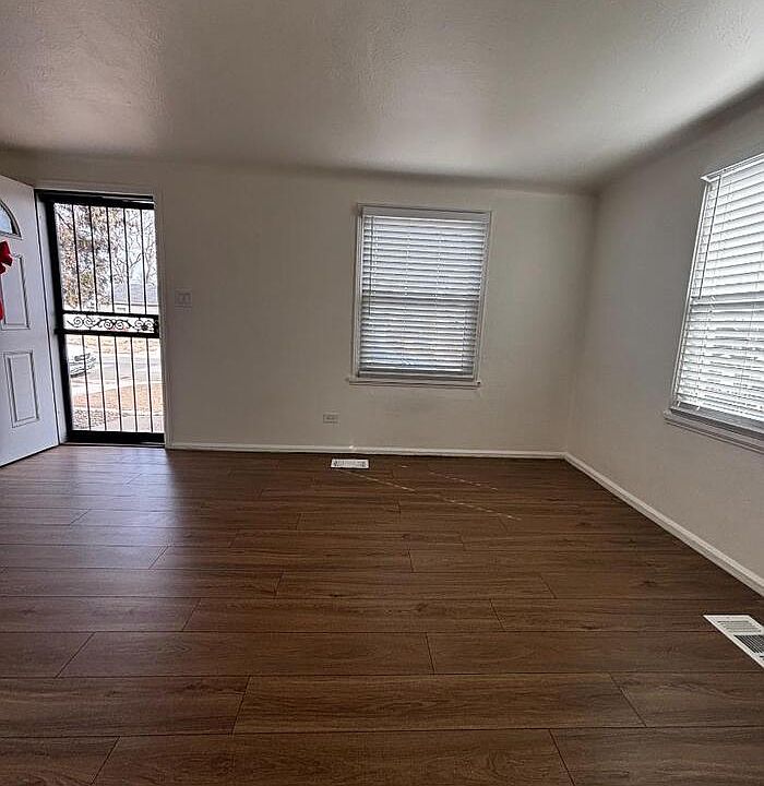 1st image of 4911 Clay St