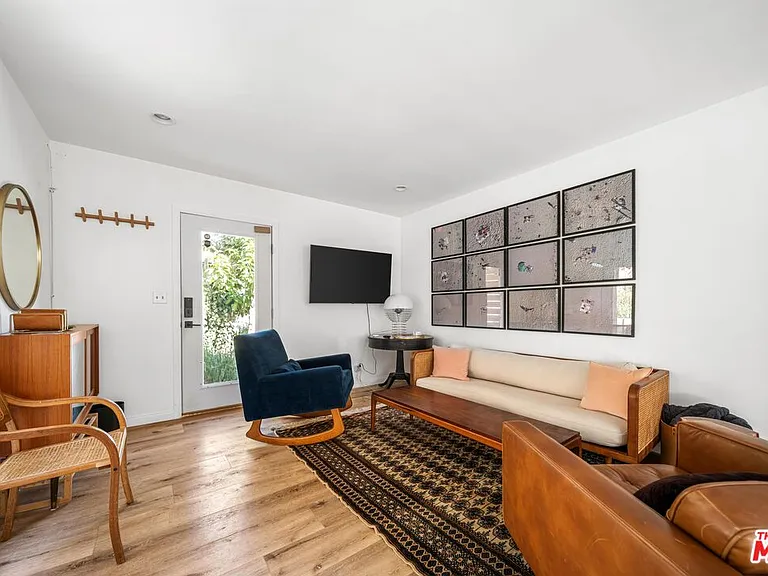 4855 Seldner Ave — Photo 2