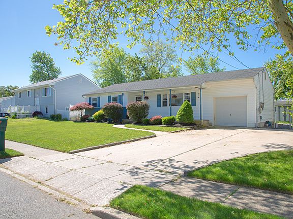 3rd image of 1229 Audubon Dr