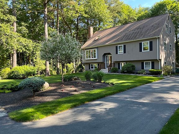 3rd image of 32 Olde Farm Rd