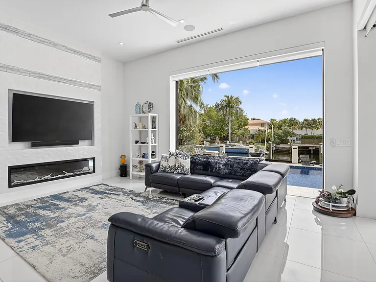 334 Isle Of Capri Dr — Photo 53