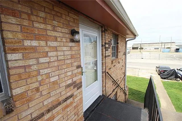 2 bed, 1.0 bath, 1100 sqft, $1,375 — Photo 2