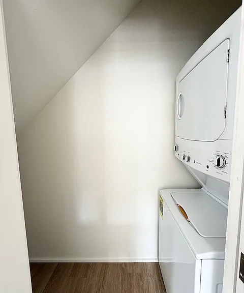 784 Farmington Ave — Photo 16