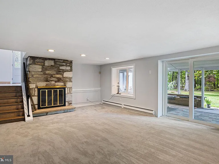 601 Cathcart Rd — Photo 23