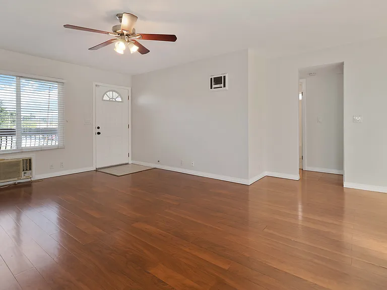 1160 E Washington Ave #3 — Photo 1