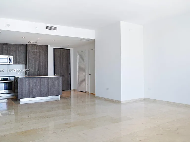 68 SE 6th St #3908 — Photo 6