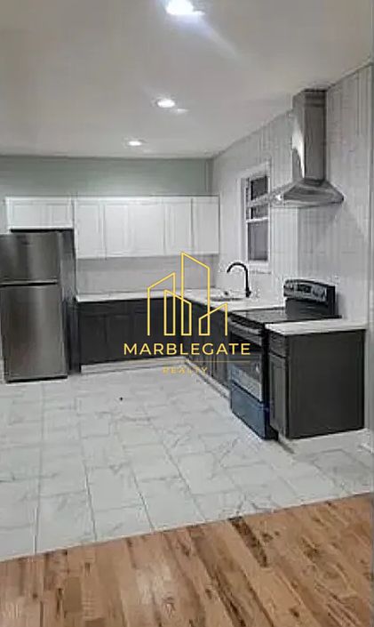 1st image of 61 Linden Ave #99