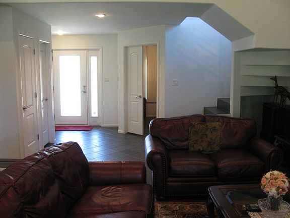 4th image of 5043 Lakeway Dr