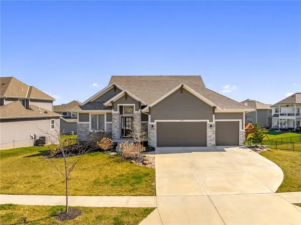 16625 Hardy St, Overland Park, KS 66085