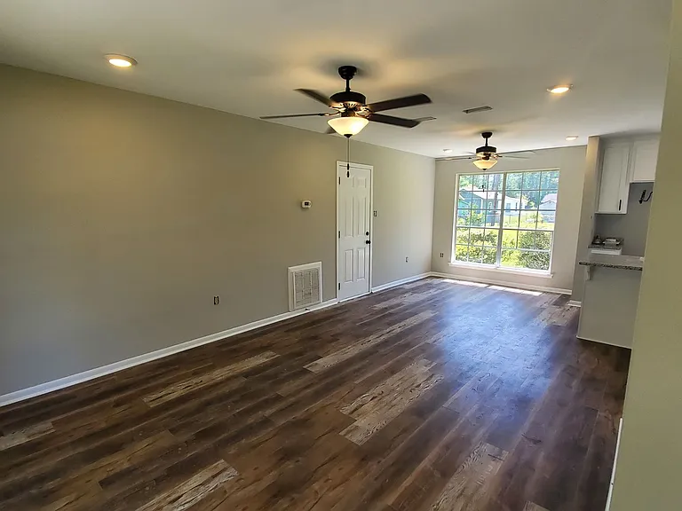 103 Greene Dr — Photo 4