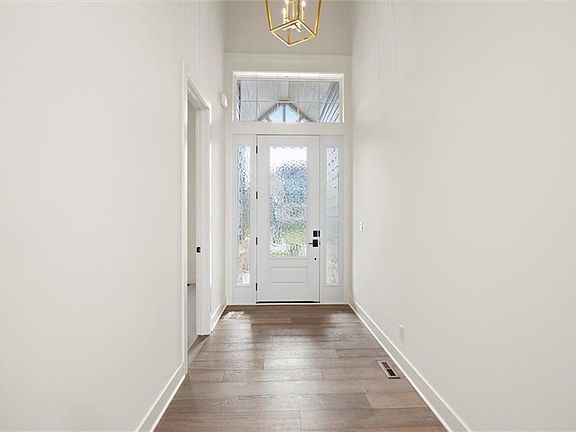4th image of 17028 Rosehill St