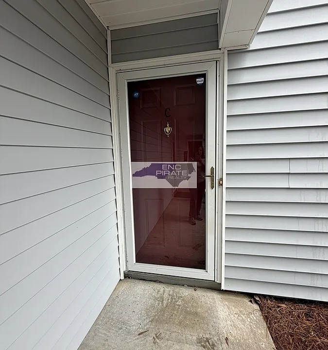 101 W Victoria Ct #1