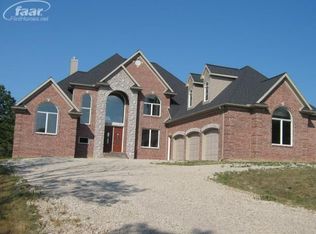 7485 Driftwood Dr, Fenton, MI 48430