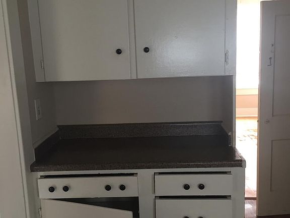 3rd image of 1647 W Woodlawn Ave APT 2
