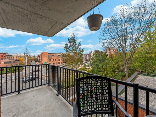 700 Grove Street image 4 of 25