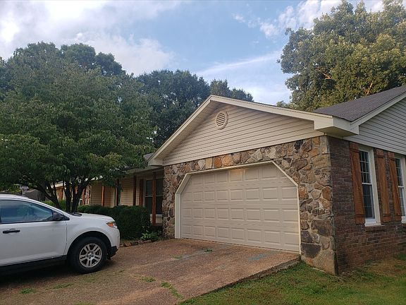 2nd image of 128 W Oak Hill Dr