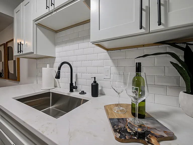 All New Luxury Living In Plymouth — Photo 78