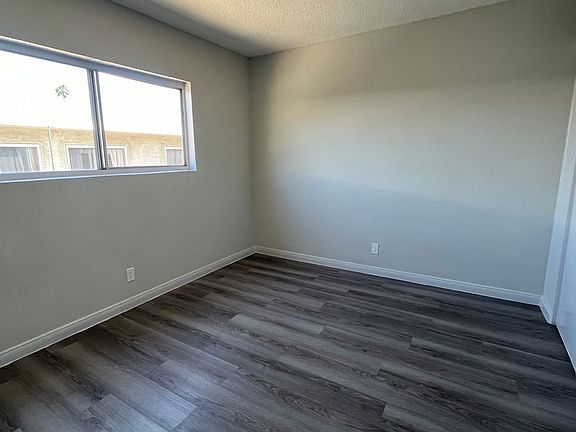 3rd image of 1303 W 106th St APT 7