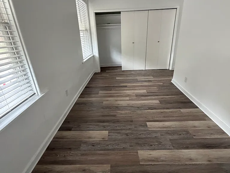 142 Robinson St — Photo 15