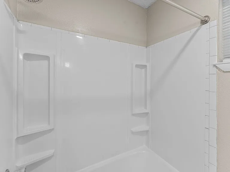 Updated 2BR Townhomes in East Ridge — Photo 12