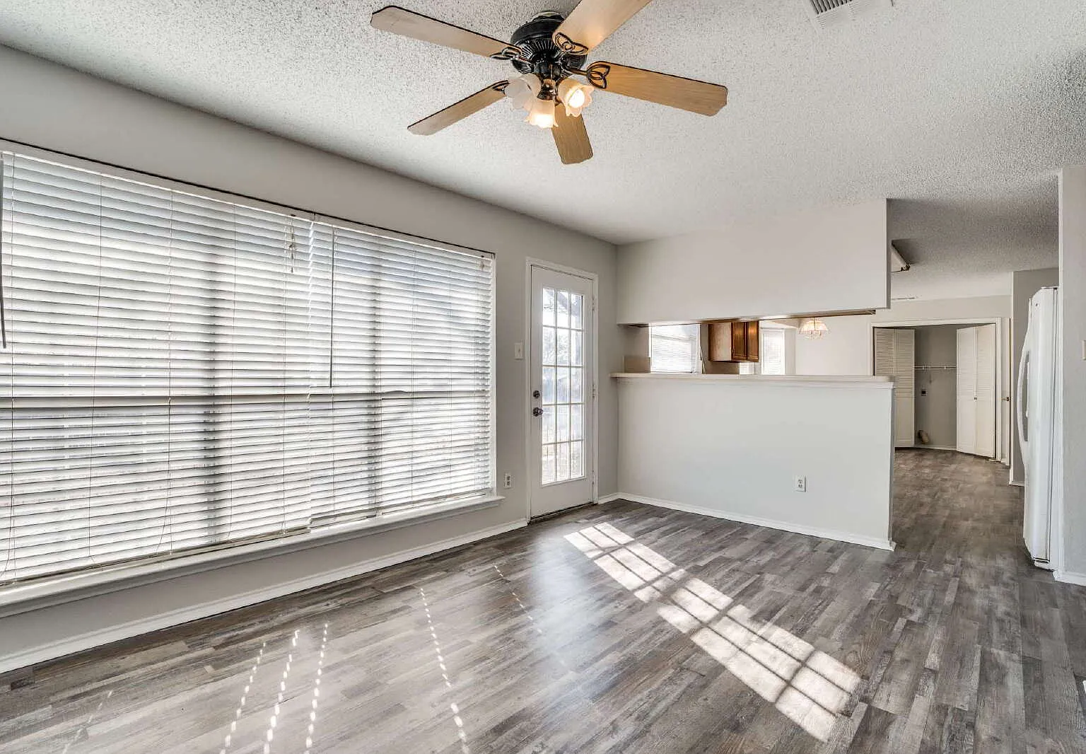 3 bed, 2.0 bath, 1786 sqft, $2,400 — Photo 4