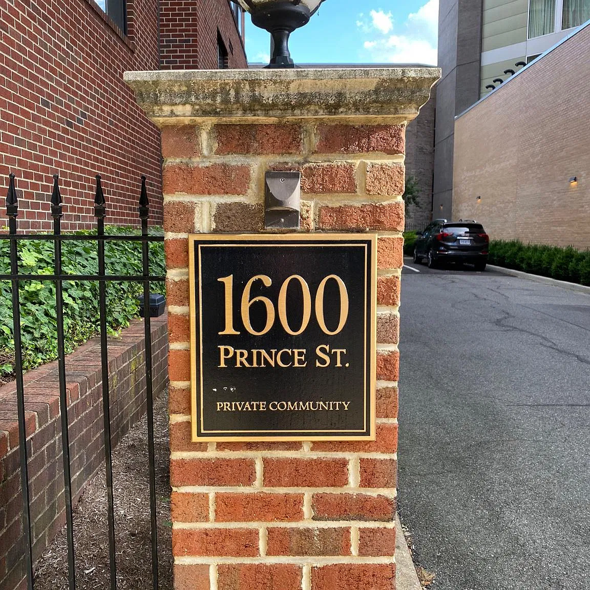 1 bed, 1.0 bath, 738 sqft, $2,185 — Photo 2