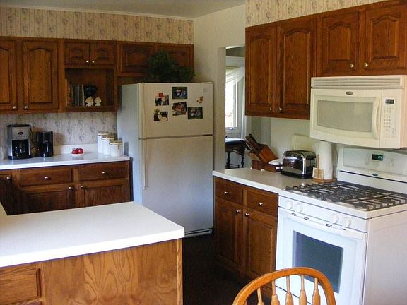 3rd image of 4715 Pine Dr
